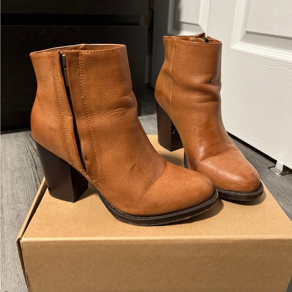 Silence + Noise Cognac booties